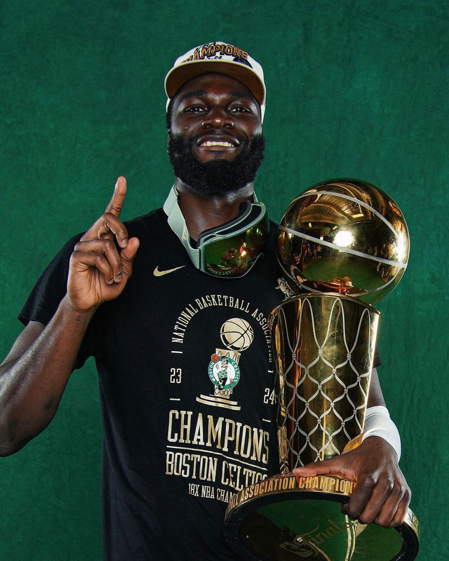 Neemias Queta é campeão da NBA. Basquetebolista português está orgulhoso e “no topo do mundo”