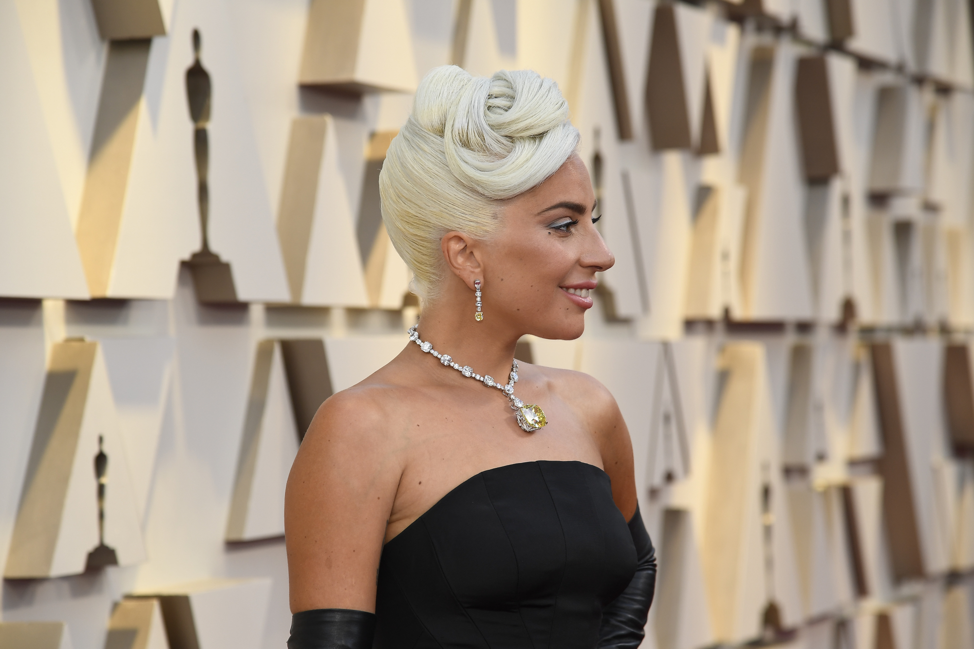 Óscares. Lady Gaga levou colar de 26 milhões de euros