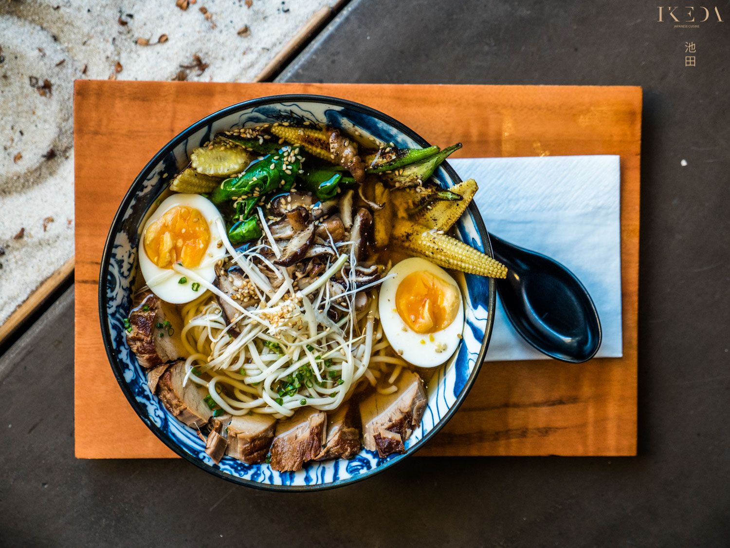 Um restaurante para comer em casa. A comida asiática do IKEDA, no Porto
