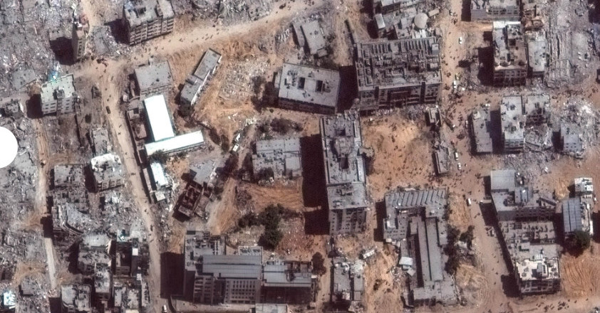 Imagens de satélite mostram o antes e depois da destruição dos hospitais em Gaza pelos ataques israelitas
