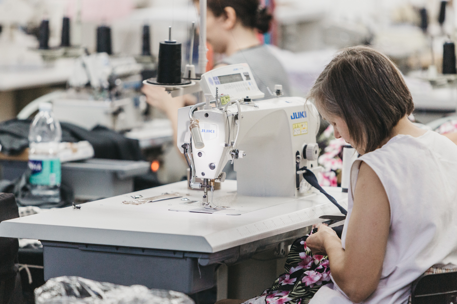 Springkode. A roupa que vem da fábrica para sua casa