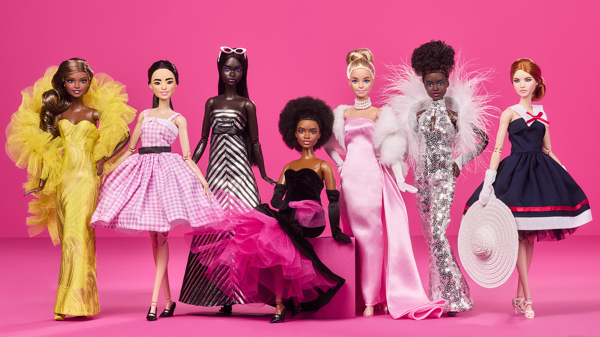 A nova coleção da Barbie conta a história da moda com conjuntos e acessórios de sonho. Ora espreite