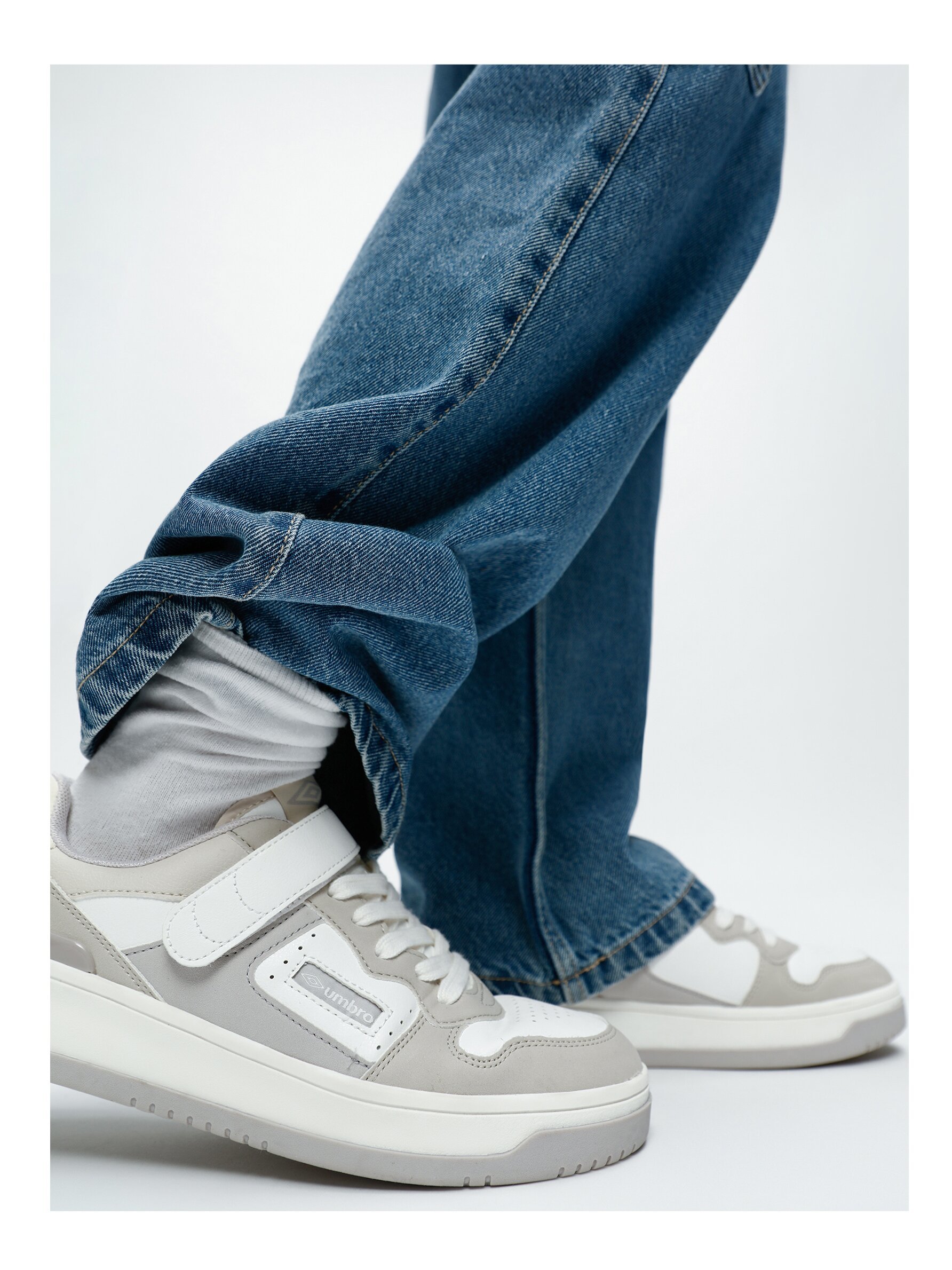 Guarde as botas e renda-se aos ténis. 13 sugestões para comprar antes dos saldos acabarem (e até 25€)