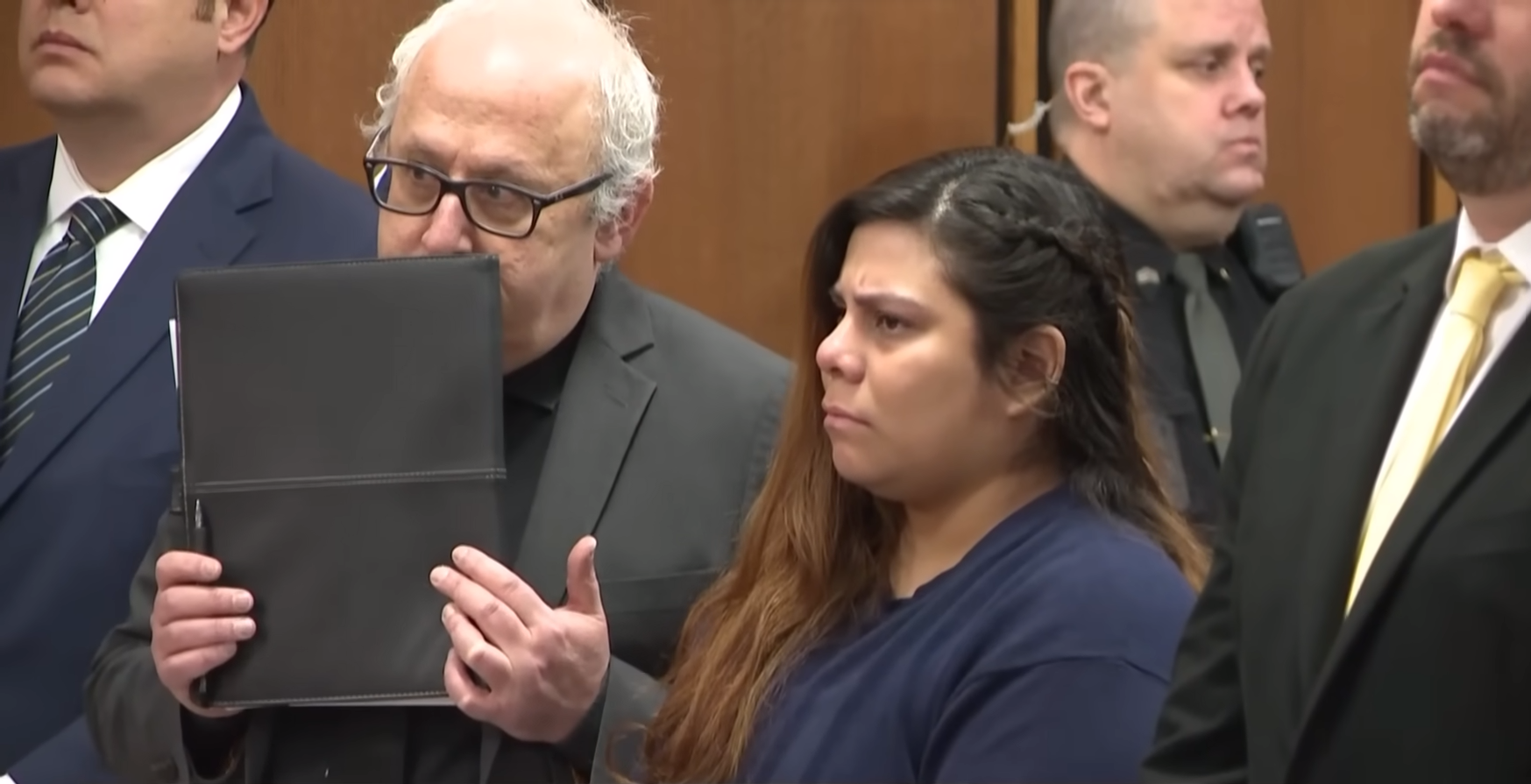 Mãe deixou filha de 16 meses sozinha em casa para ir de férias. Bebé morreu e mulher vai passar a vida na prisão