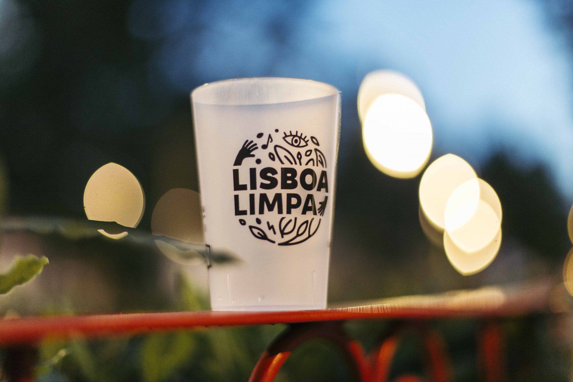 E se em vez de vários copos, utilizasse o mesmo a noite toda?