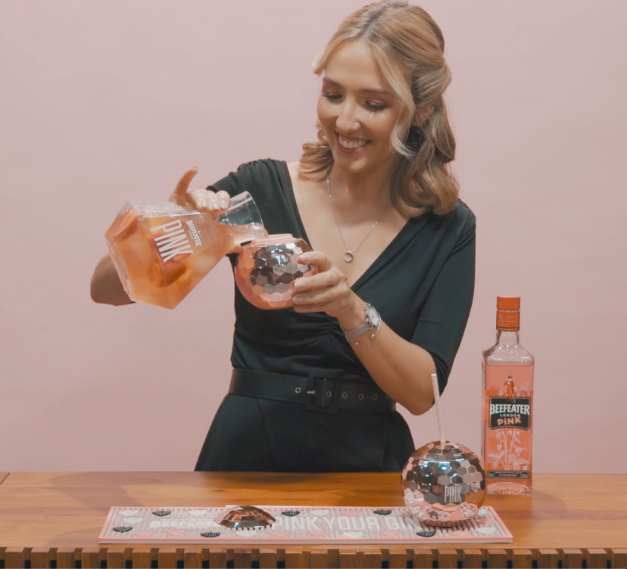 Vejam como foi o jantar totalmente pink que preparei para as minhas amigas