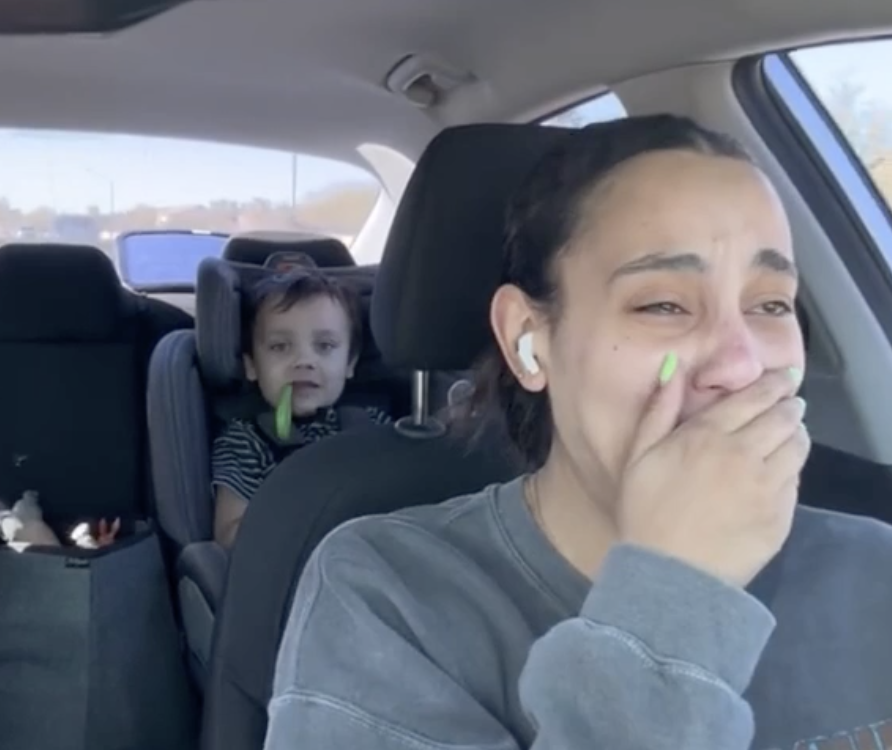 Mãe emociona-se quando filho autista diz que a ama pela primeira vez. Veja o vídeo (e tente conter as lágrimas)