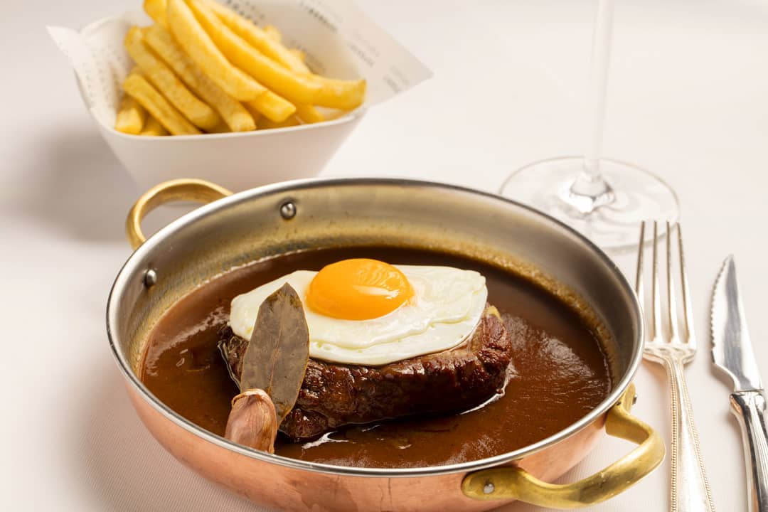 Cervejaria Liberdade. O restaurante com um bife com molho tão bom que lhe trazem pão só para molhar