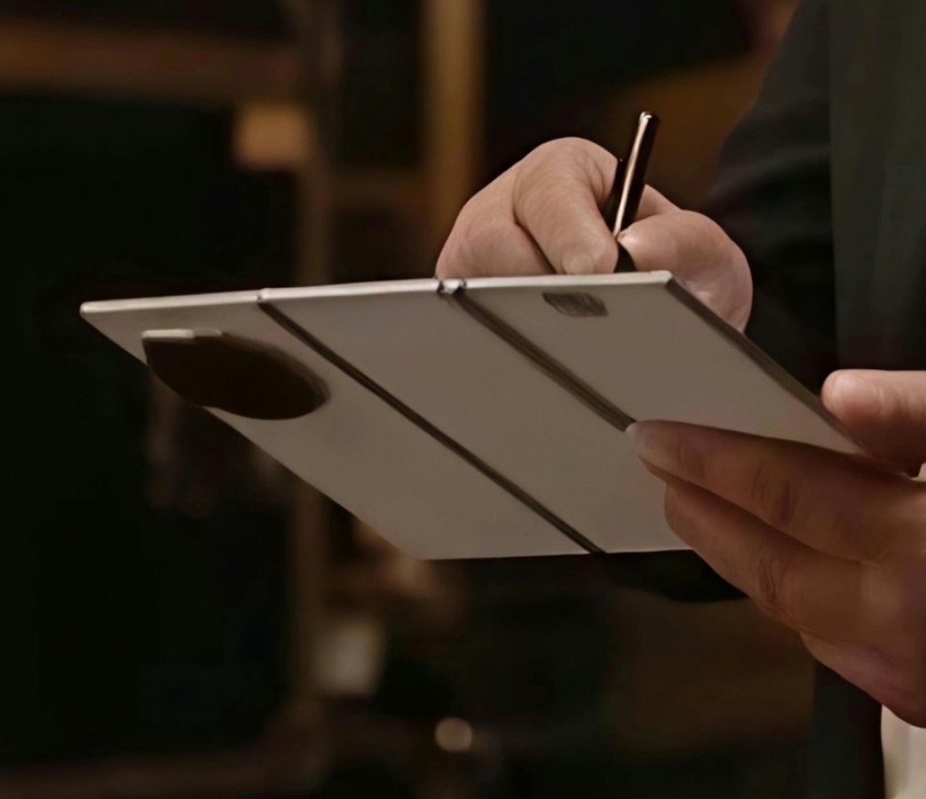 Mate XTs: Huawei vai apresentar segunda geração do smartphone dobrável tripartido antes do iPhone 17