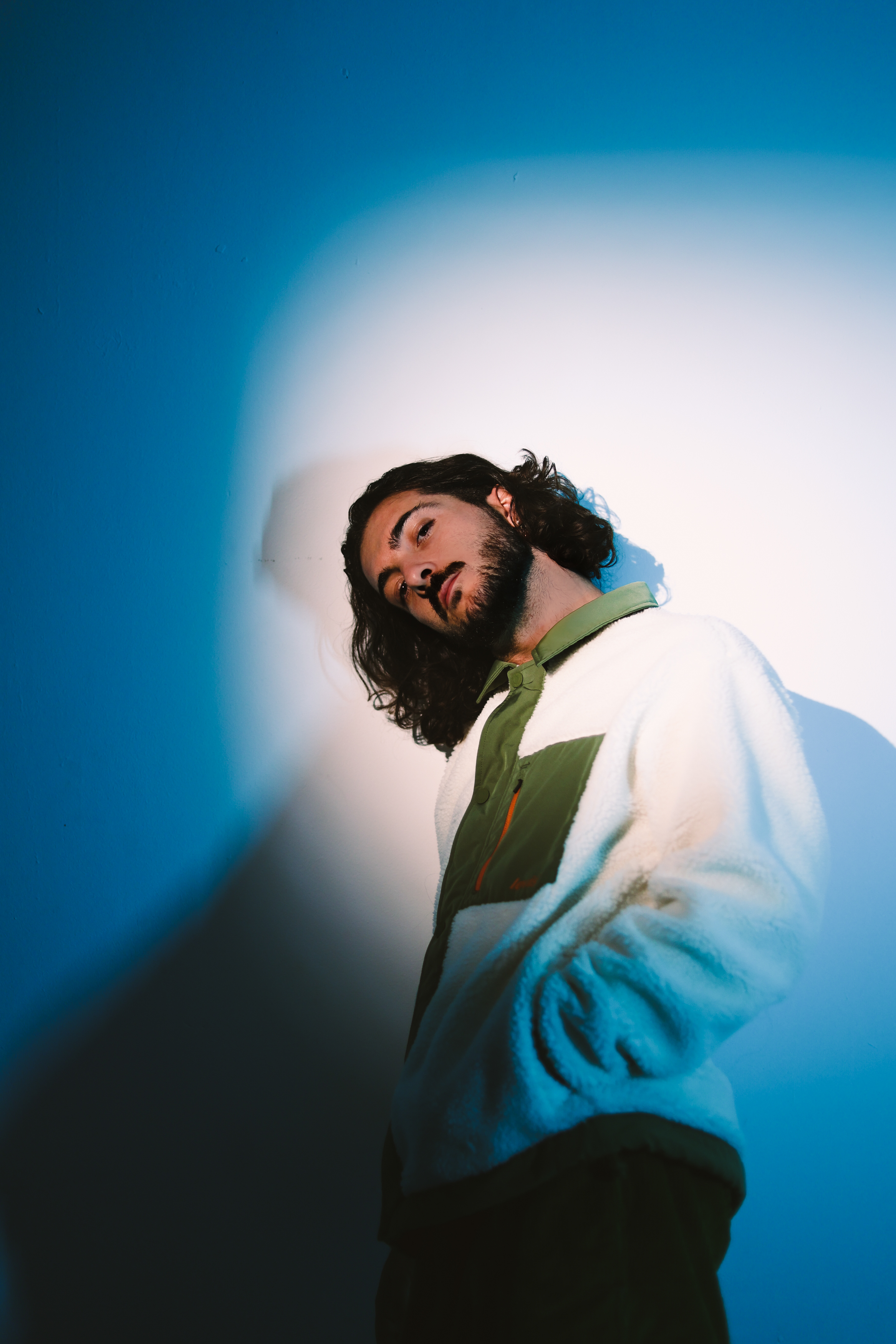 LEFT. O menino que trocava a guitarra pela PlayStation e agora quer levar Portugal à Eurovisão