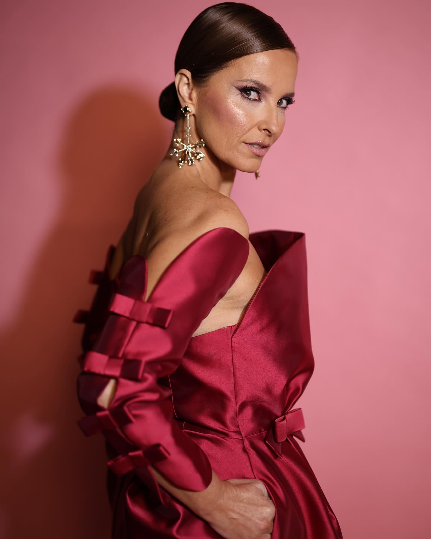 Adeus, loiro. Cristina Ferreira aparece morena em gala do “Big Brother” (e com um vestido que lhe rendeu elogios)