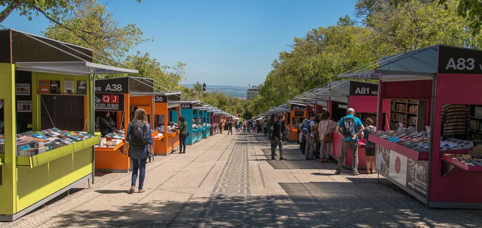 Todas as desculpas são boas para ler um livro. Em papel ou em formato eBook