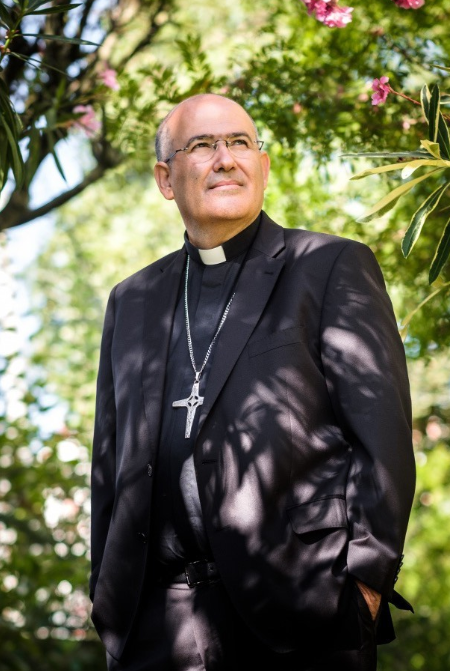 O próximo Papa pode ser português? 4 curiosidades sobre o cardeal Tolentino, que casou Ricardo Araújo Pereira