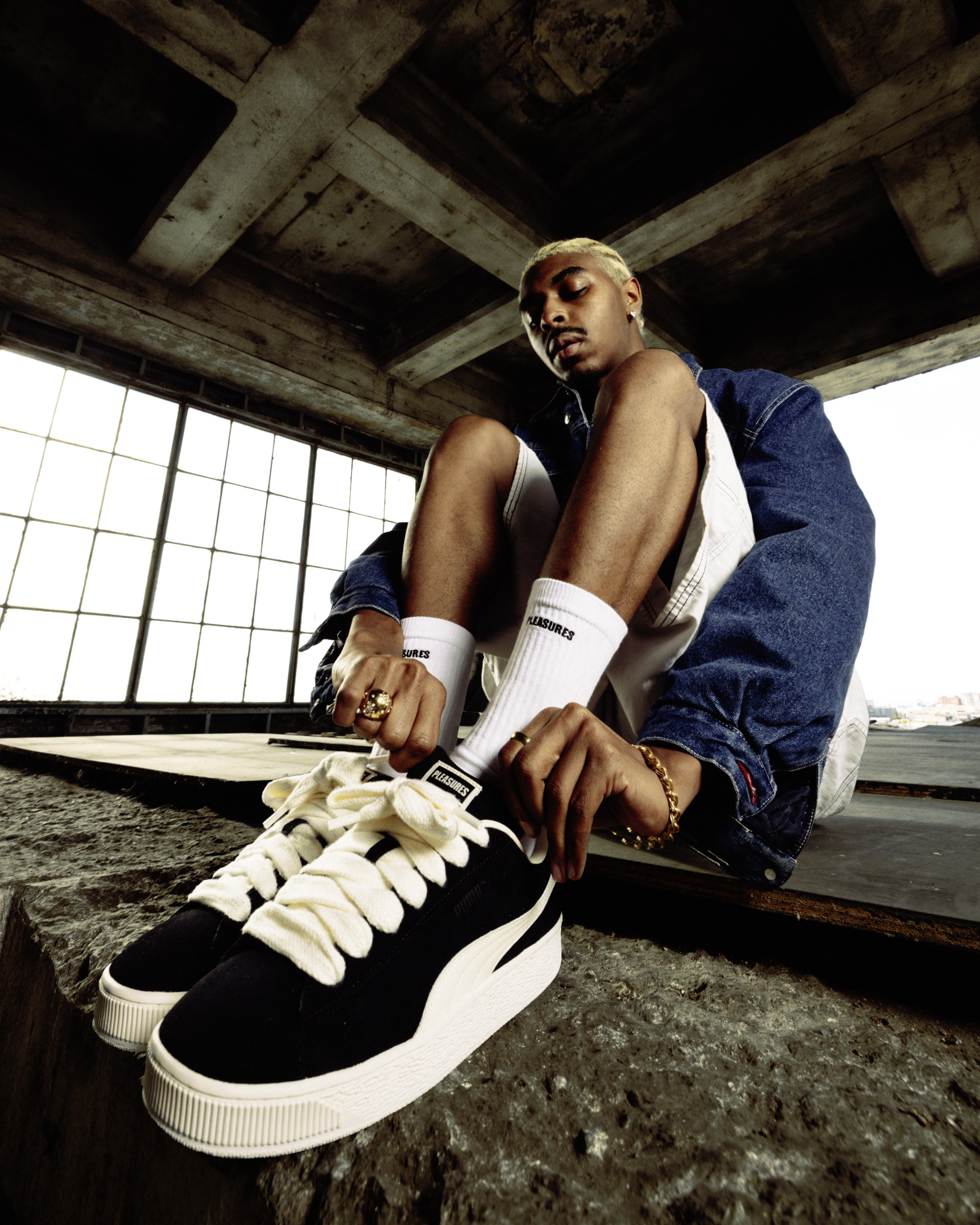 Os novos ténis PUMA com a PLEASURES gritam anos 2000 e vão ser tendência. Veja aqui