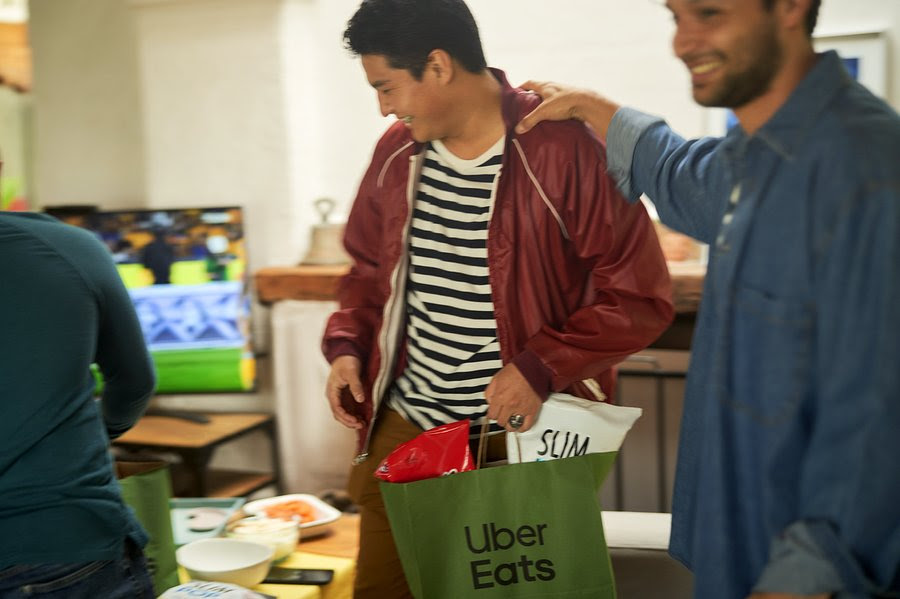 O que é que os portugueses comem em dias de grandes jogos de futebol? Há promoções este sábado