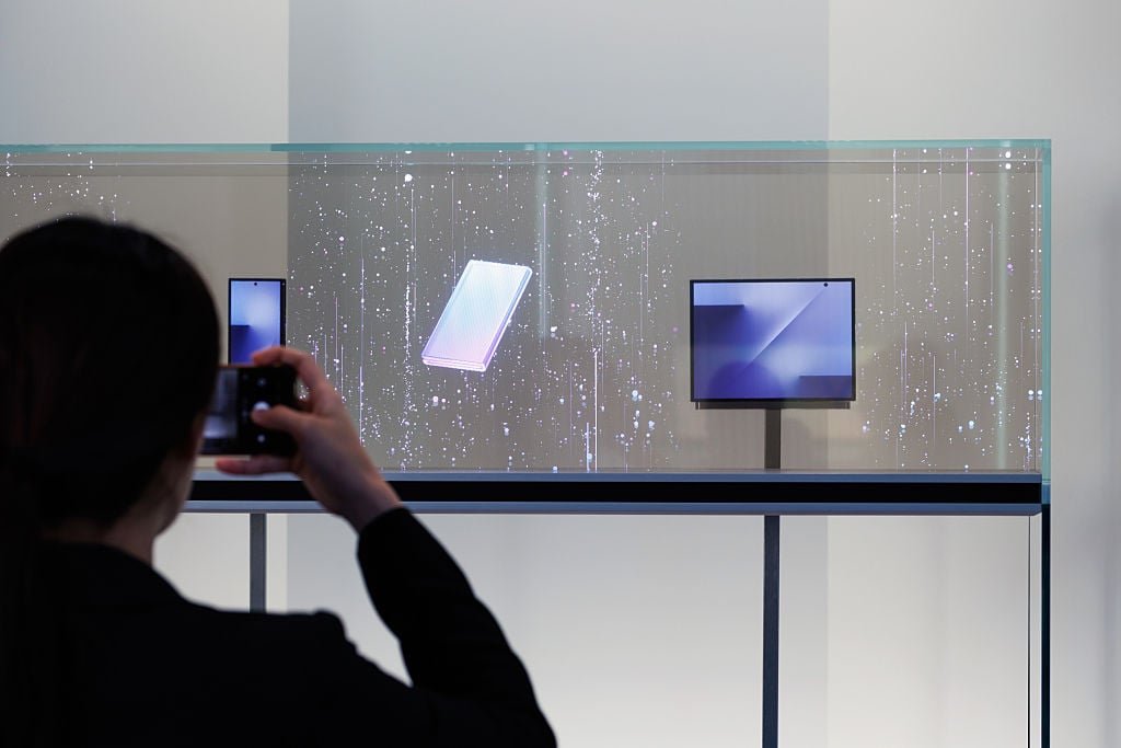 Samsung revela primeiro vislumbre do dobrável tripartido e já correm rumores sobre o Galaxy Z Fold8