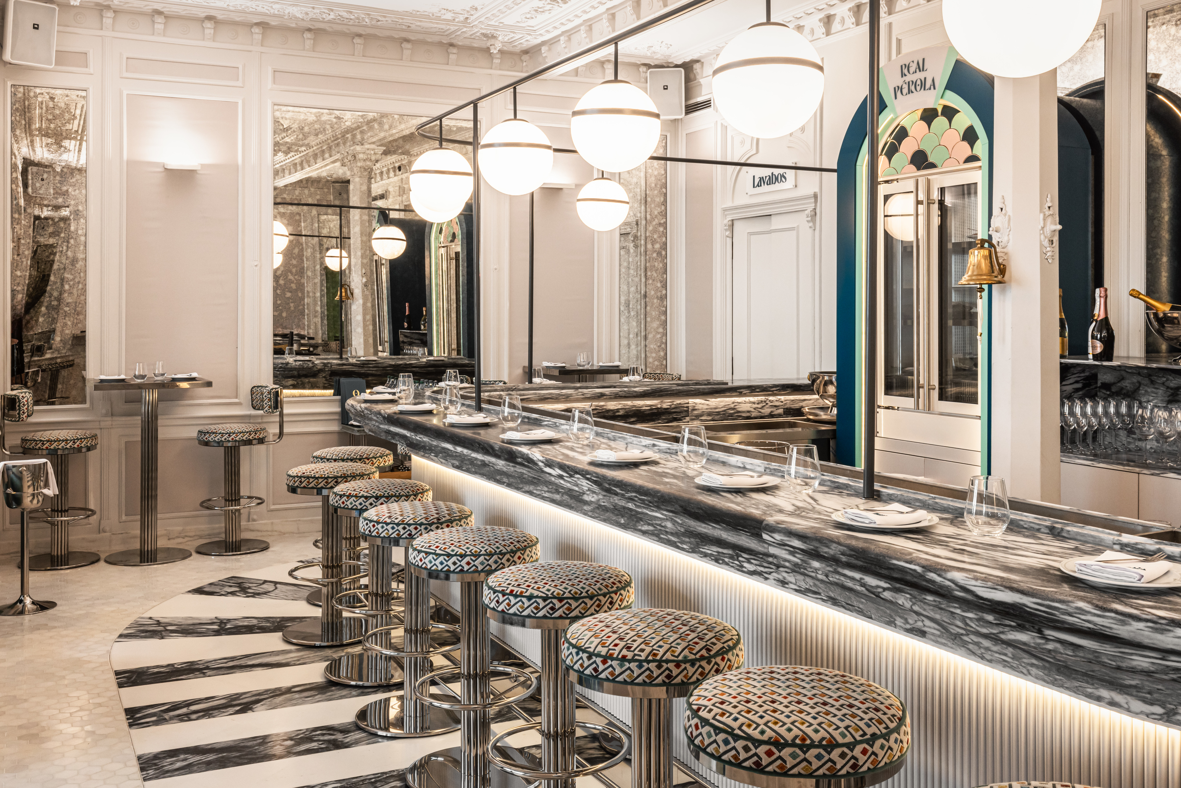 Nunca ouvir falar de um snack-mar? Vai ter de perguntar a Olivier o que é — e conhecer o Pérola