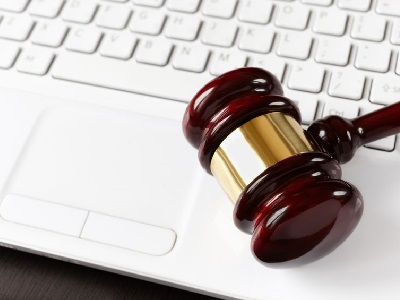 Os dois aneurismas que quase mataram Emilia Clarke durante “A Guerra dos Tronos”