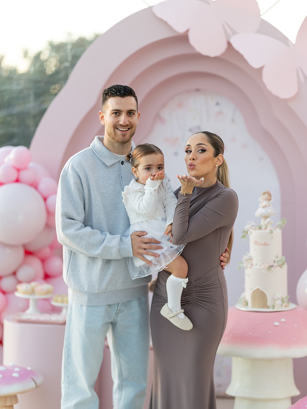 Diogo Dalot vai ser pai pela segunda vez (e já se sabe o sexo do bebé). Veja as fotos do craque com a família