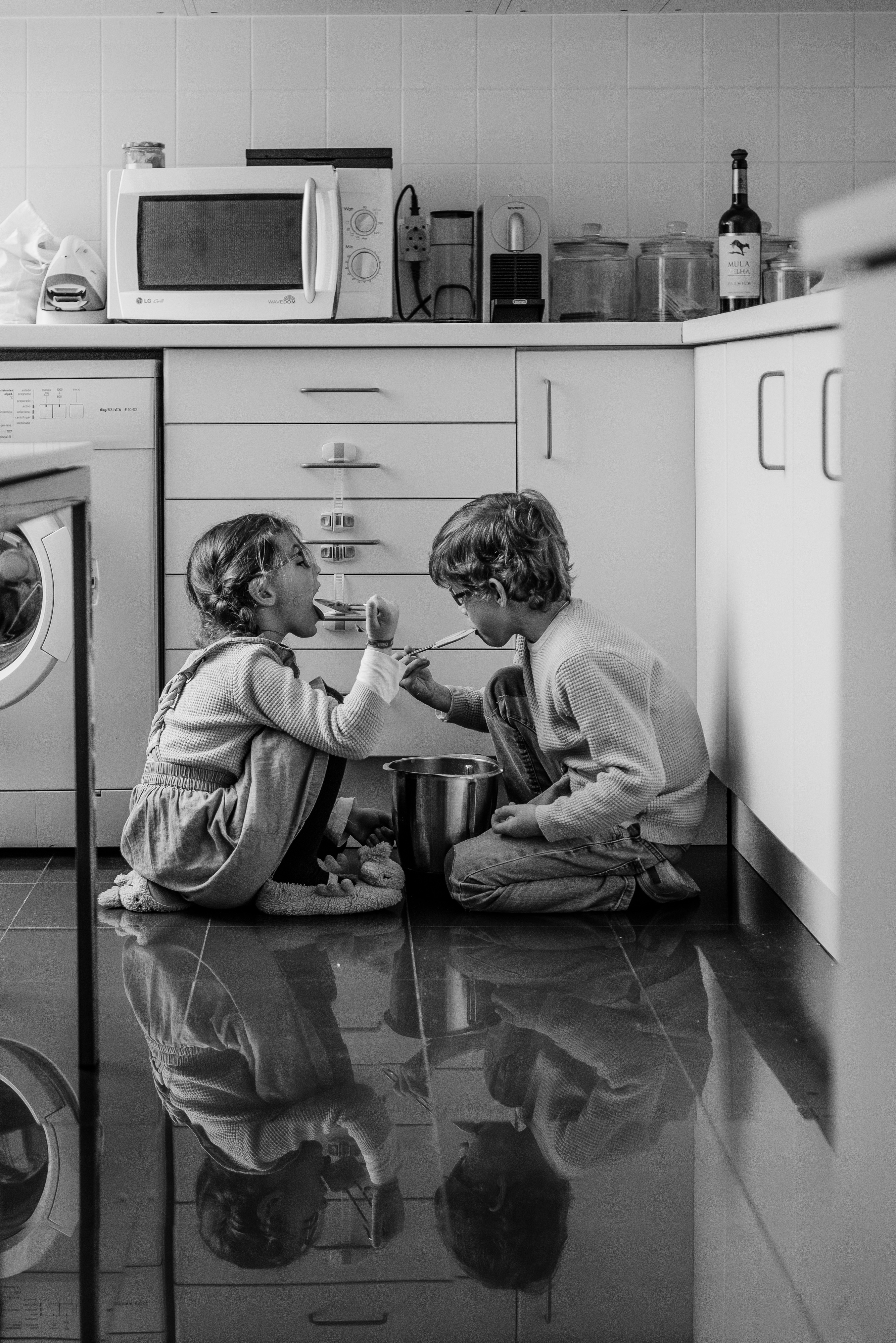 #togethernessreport. O projeto de uma fotógrafa que tira uma foto por hora em cada dia de quarentena. Veja as imagens