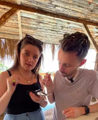 Os resorts com tudo incluído misturam água nas bebidas alcoólicas? Esta mulher fez o teste — veja o resultado