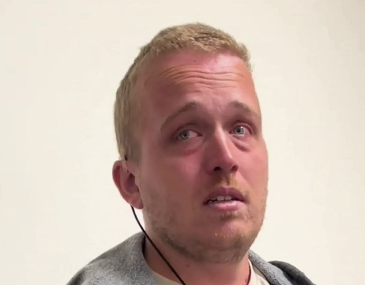 Homem surdo de 28 anos ouve pela primeira vez. E a reação é emocionante — veja o vídeo