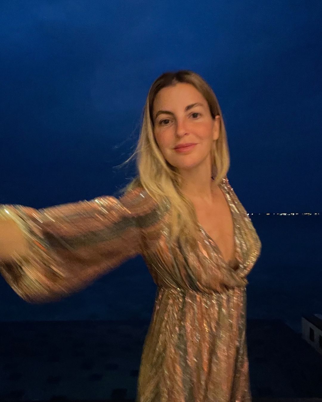 Jessica Athayde tem o vestido perfeito para o réveillon e custa menos de 50€. Saiba de onde é