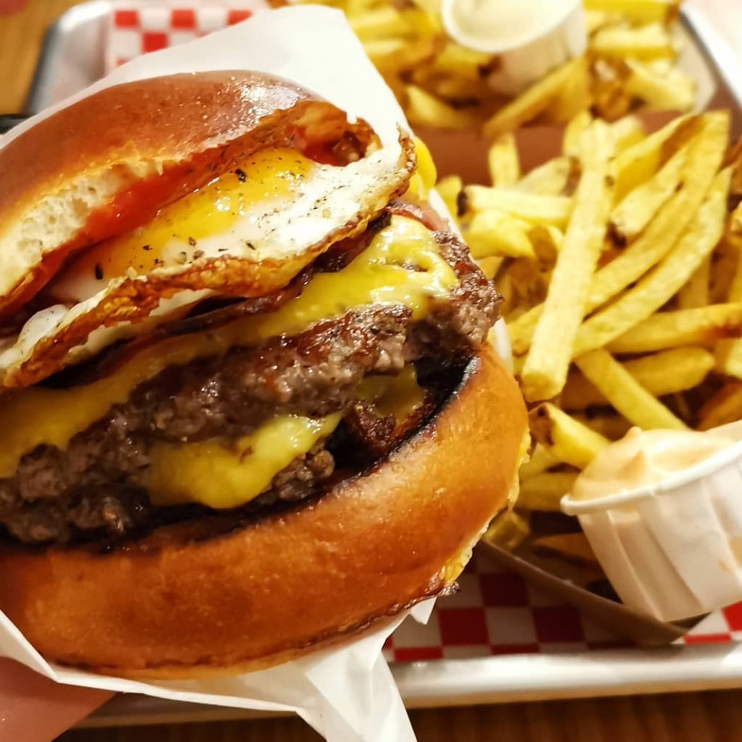 CURB. Os melhores hambúrgueres do Porto (e, quiçá, de Portugal) vão ter mais um espaço