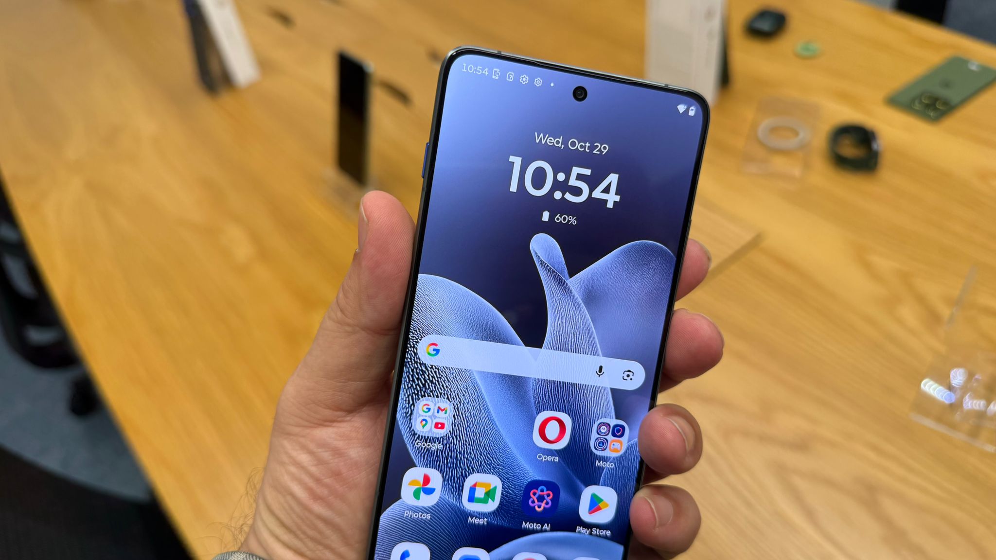 Motorola “declara guerra” aos ultrafinos: Edge 70 tem menos de 6 mm e custa 799 euros