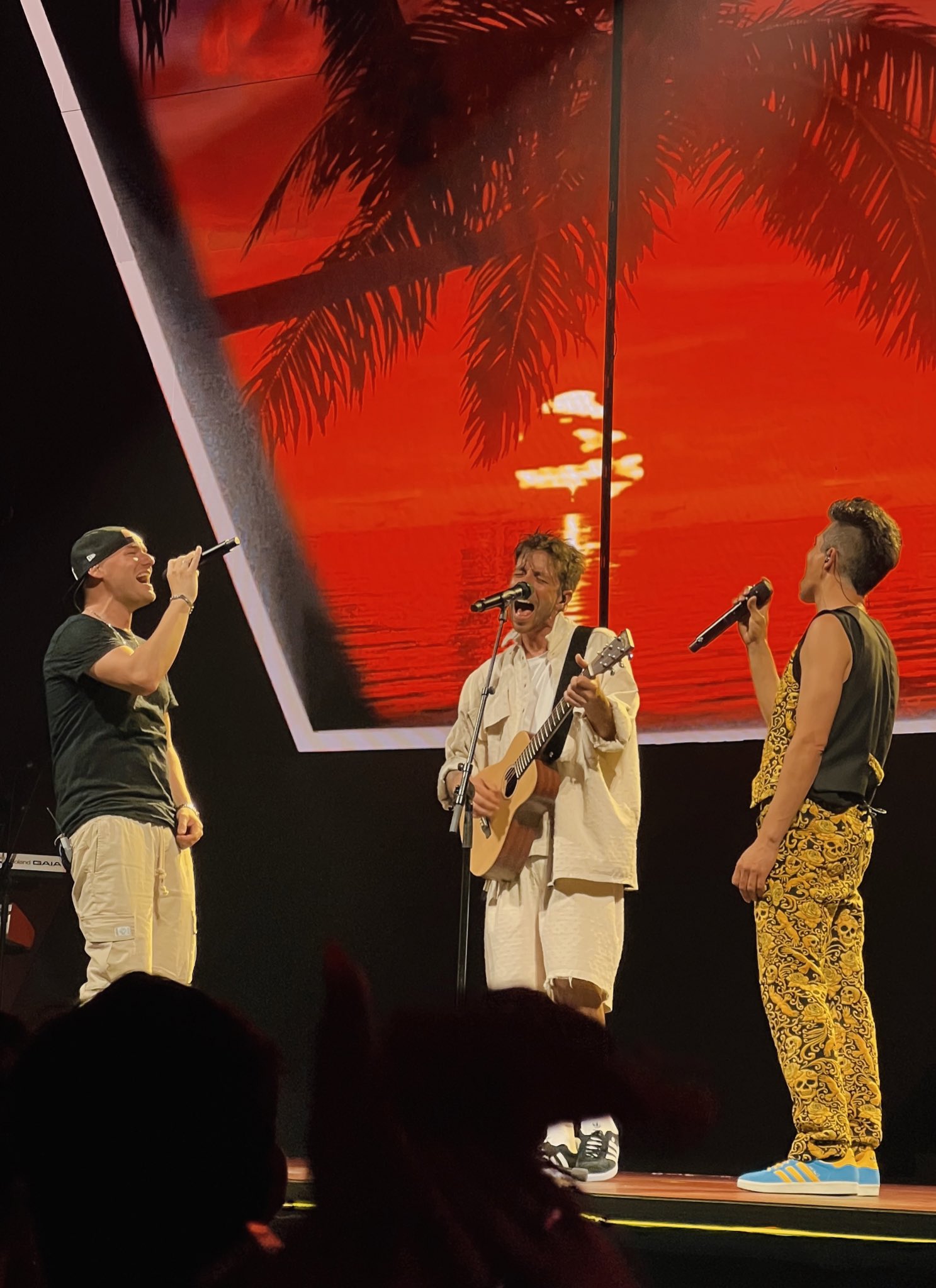 Mãe de Angélico sente-se mal durante homenagem no concerto dos D’ZRT. E não foi a única (VÍDEO)