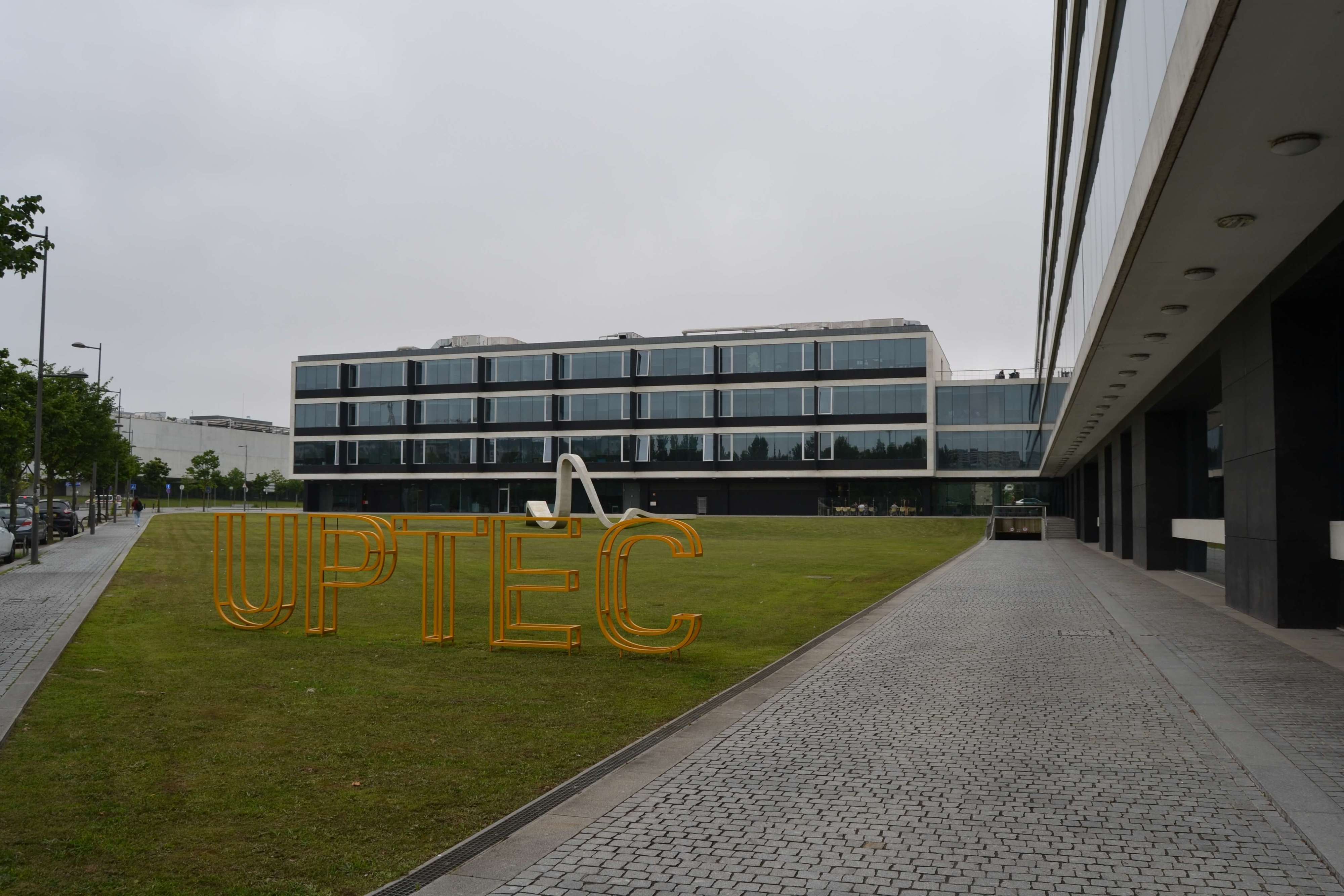 É oficial. Estamos apaixonados por este fato de banho de Maria Cerqueira Gomes