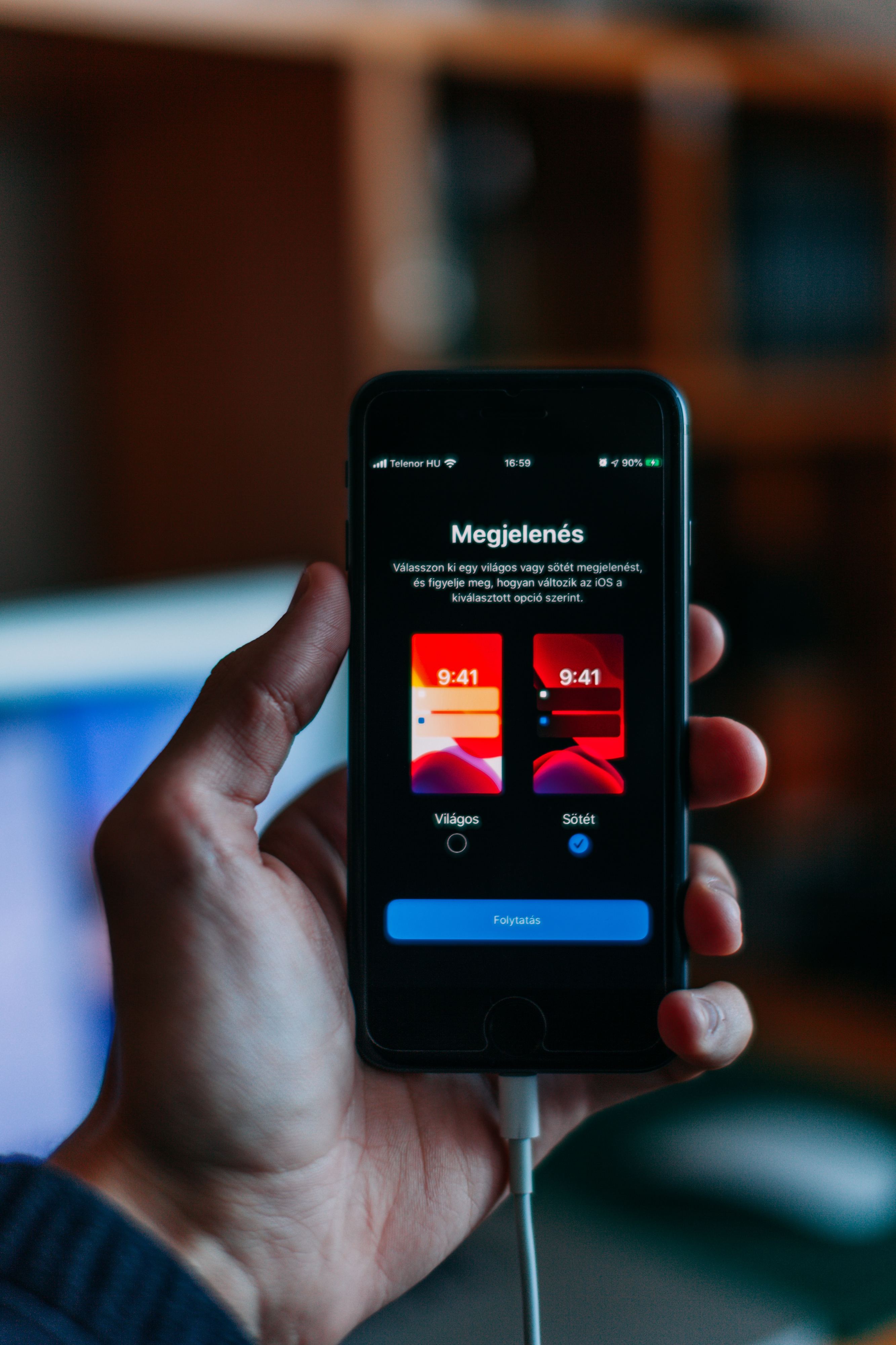 Usa o modo escuro no telemóvel? 4 motivos para não ativar este modelo de visualização