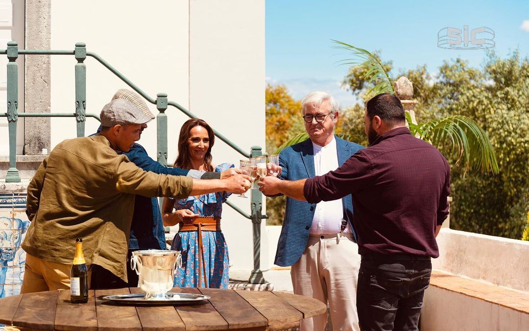 Unhas de gel não combinam com campo e Tiago precisa de ser sexy. Vimos o regresso de “Agricultor”