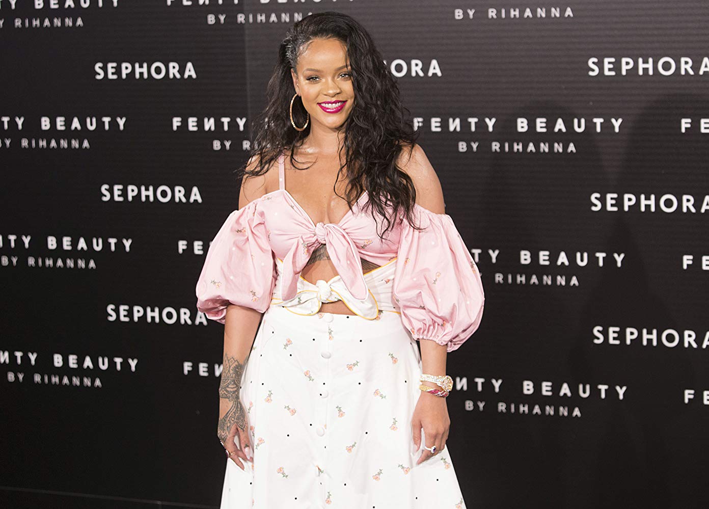 Rihanna lança novos produtos da Fenty Beauty — e há 50 tons de base e corretores