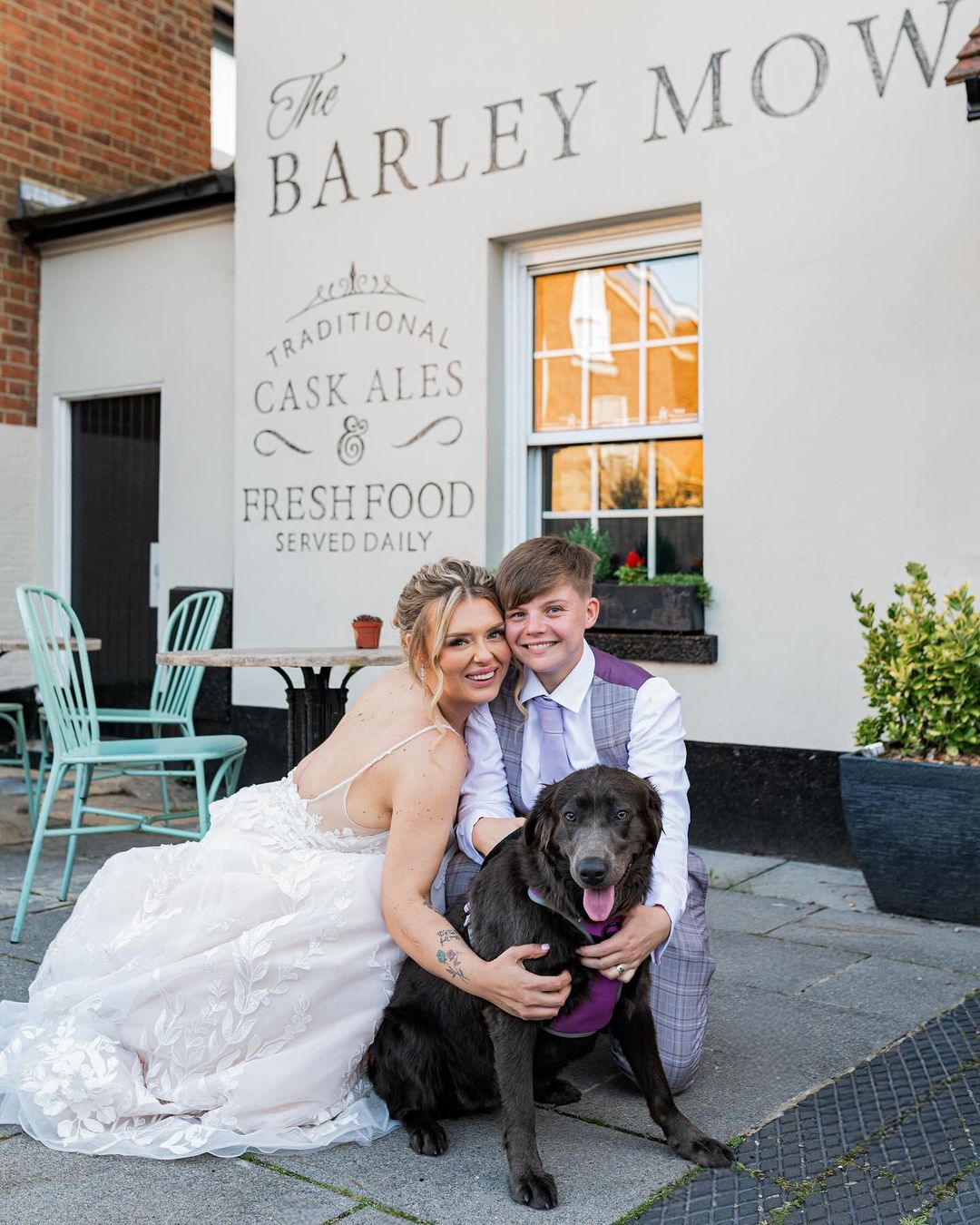 Noiva foi acusada de ser pedófila depois de confundirem a companheira com um menino. Veja as fotos