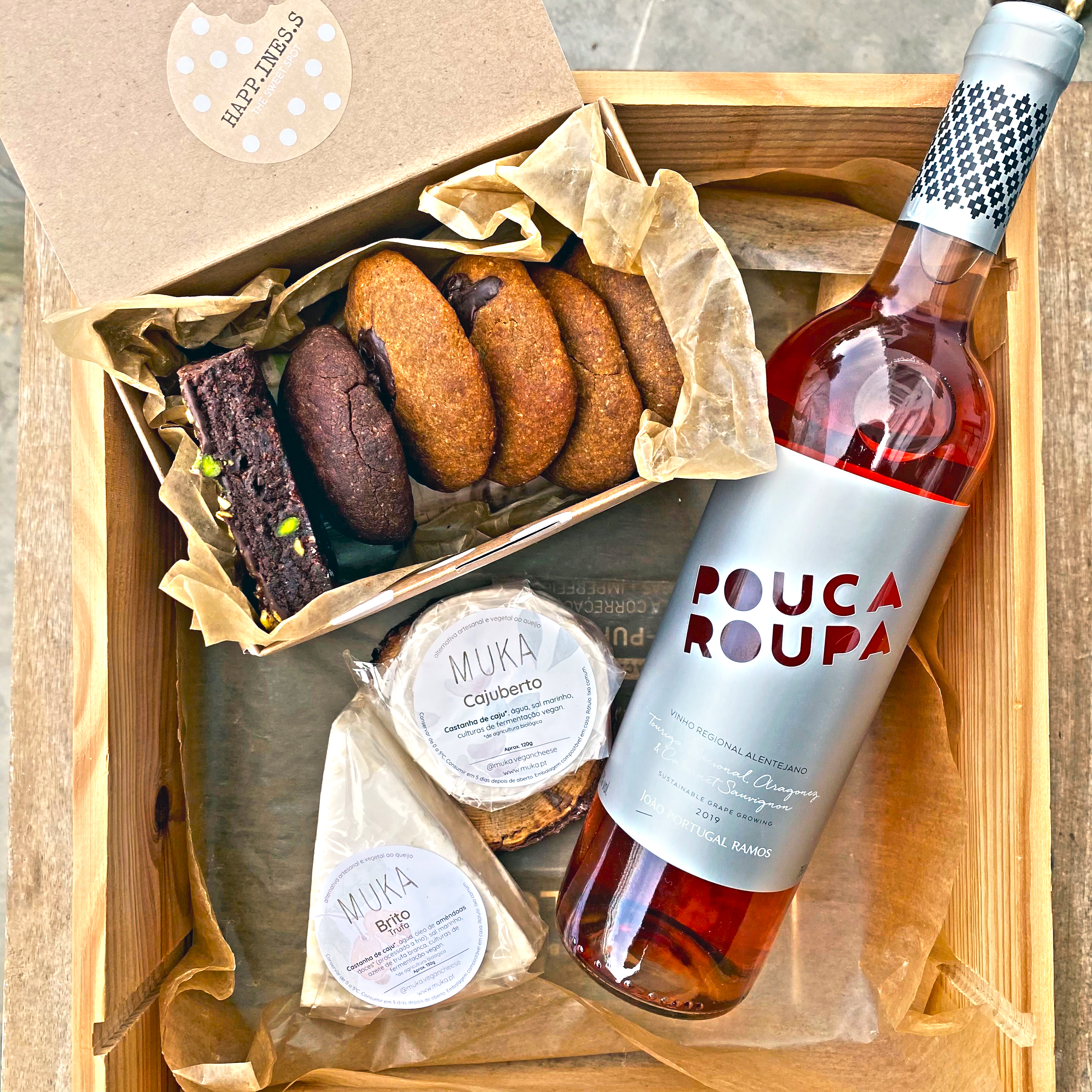 “Your vegan box”. Queijo, vinho e doces saudáveis numa só caixa — há melhor combinação?