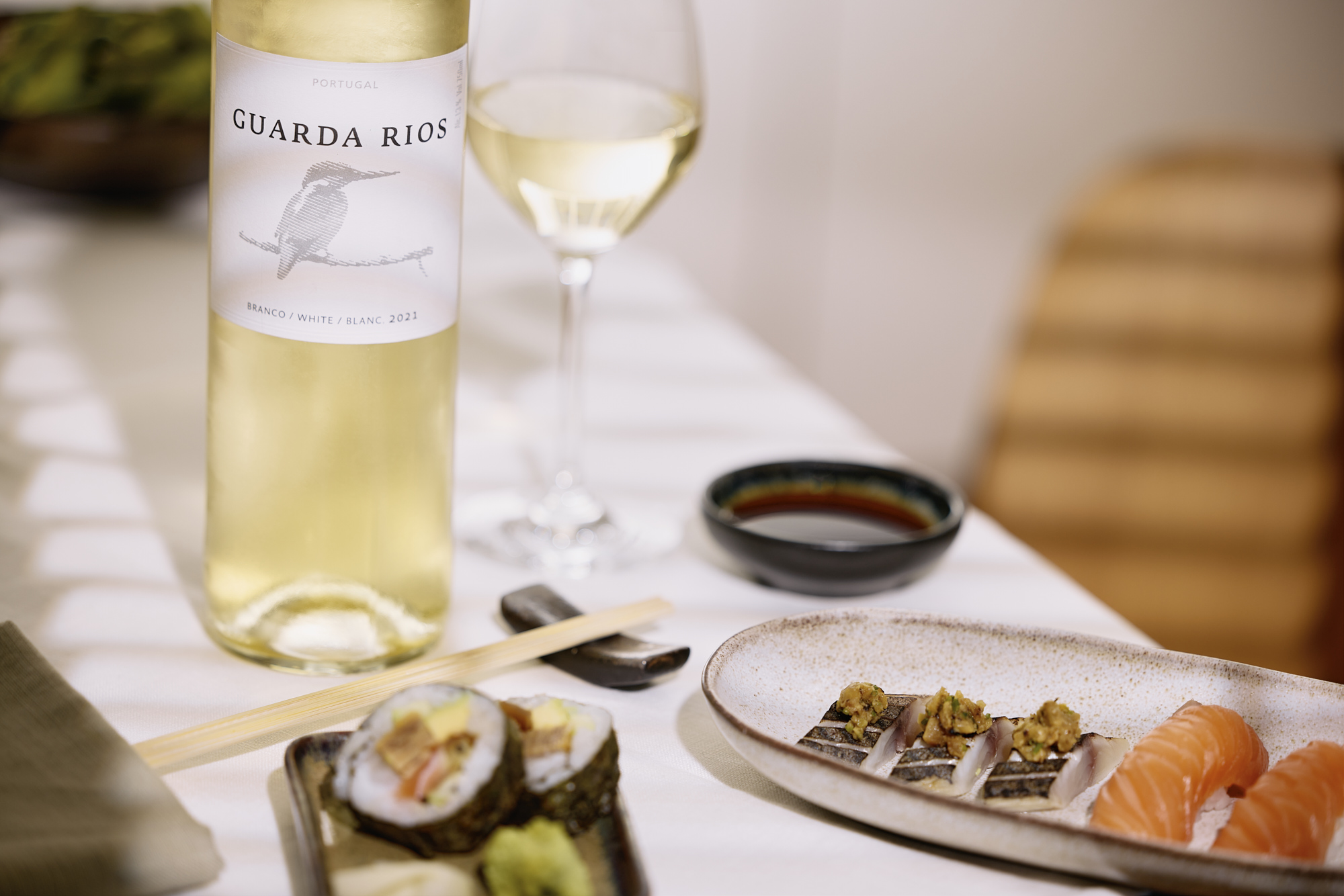 5 vinhos à venda no supermercado que são perfeitos para se refrescar do calor (desde 9,99€)