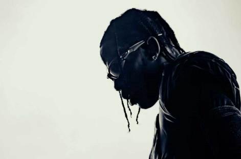 Vhils homenageia Travis Scott com mural na MEO Arena. Rapper atua esta sexta-feira em Lisboa