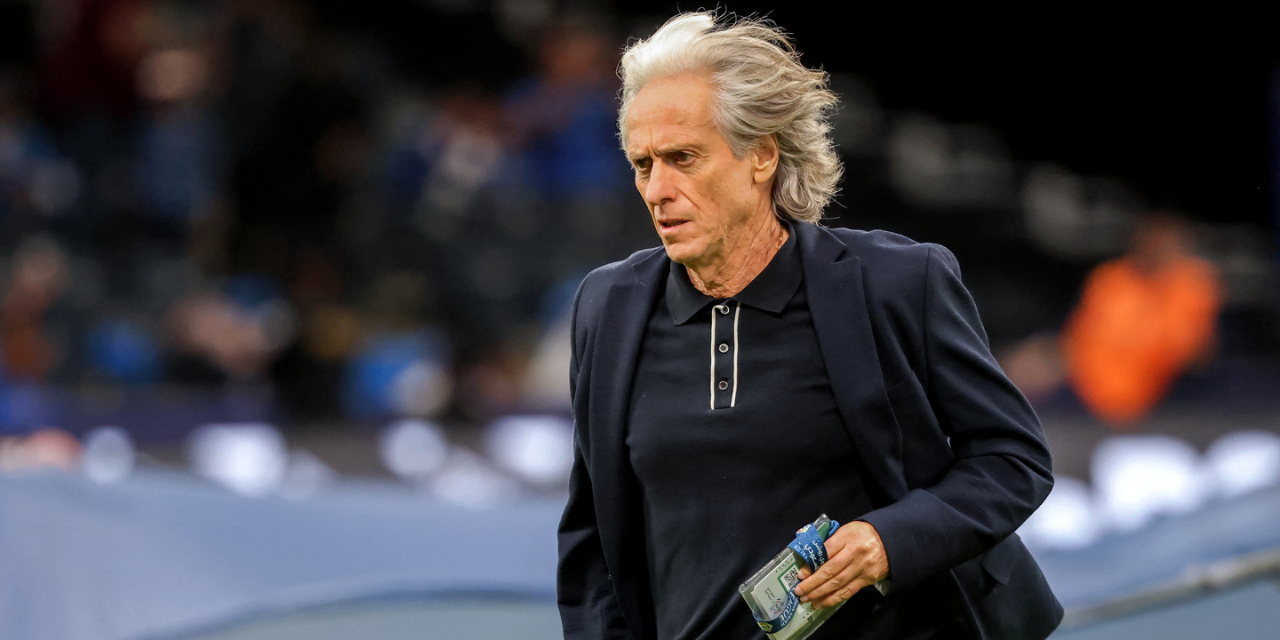 Jorge Jesus critica adeptos do Al Hilal devido a assobios: "Só perdemos três jogos em 83"