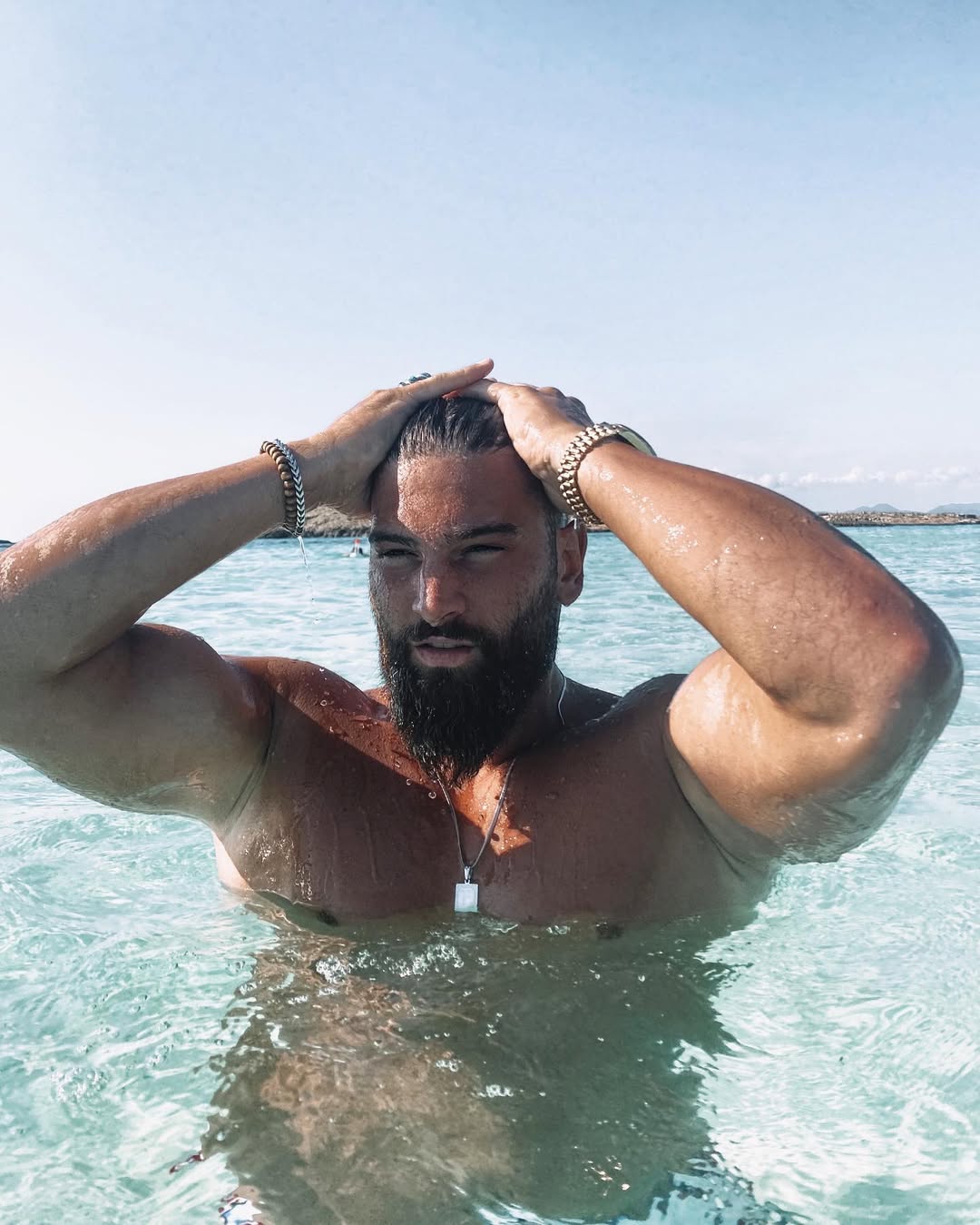 O galã do “Secret Story” está a deixar as redes sociais em alvoroço. 25 fotos de Hélder que fizeram subir a temperatura