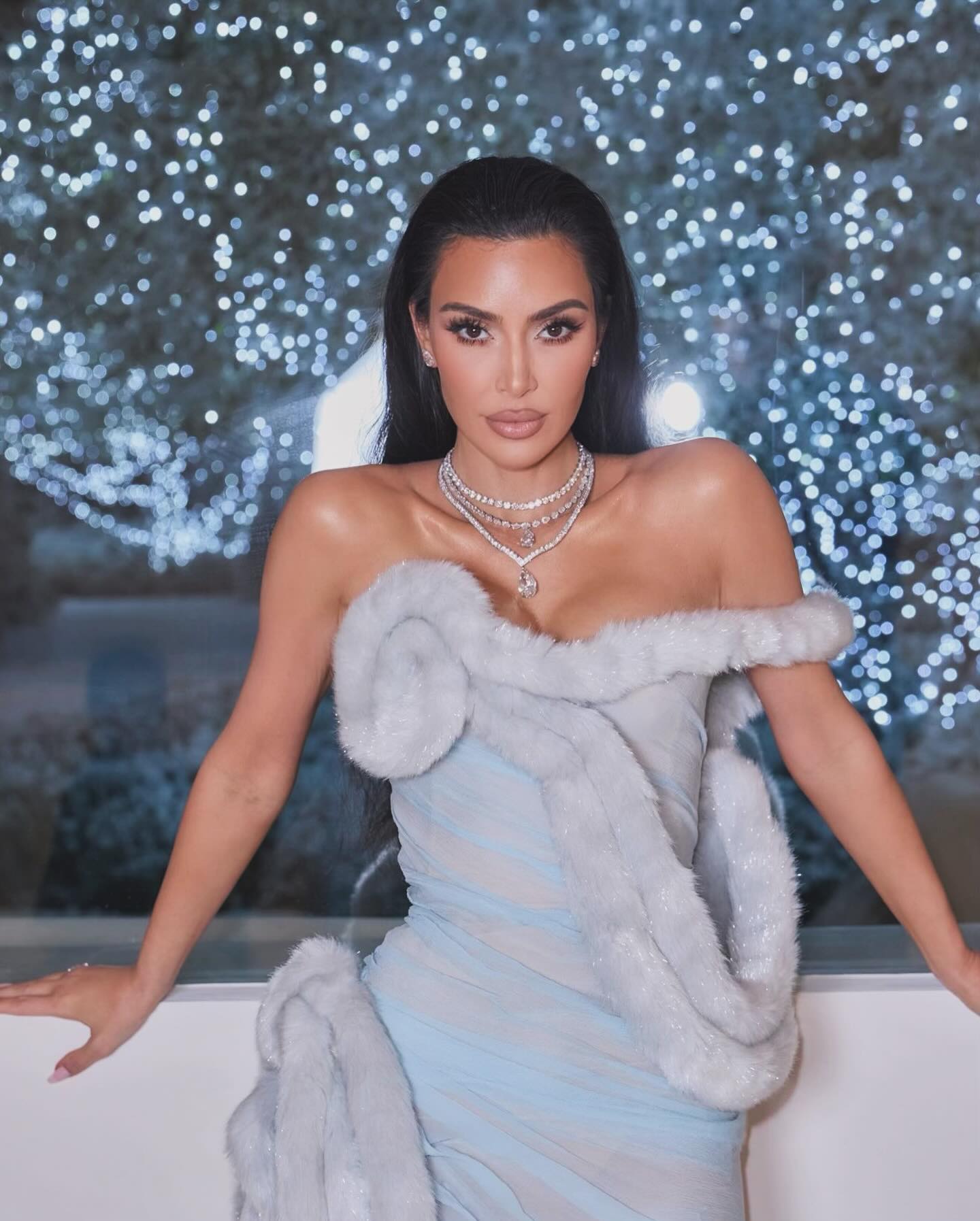 Fãs revoltados com Kim Kardashian, que fatura milhões com a Balenciaga (marca que arrasou há 1 ano)