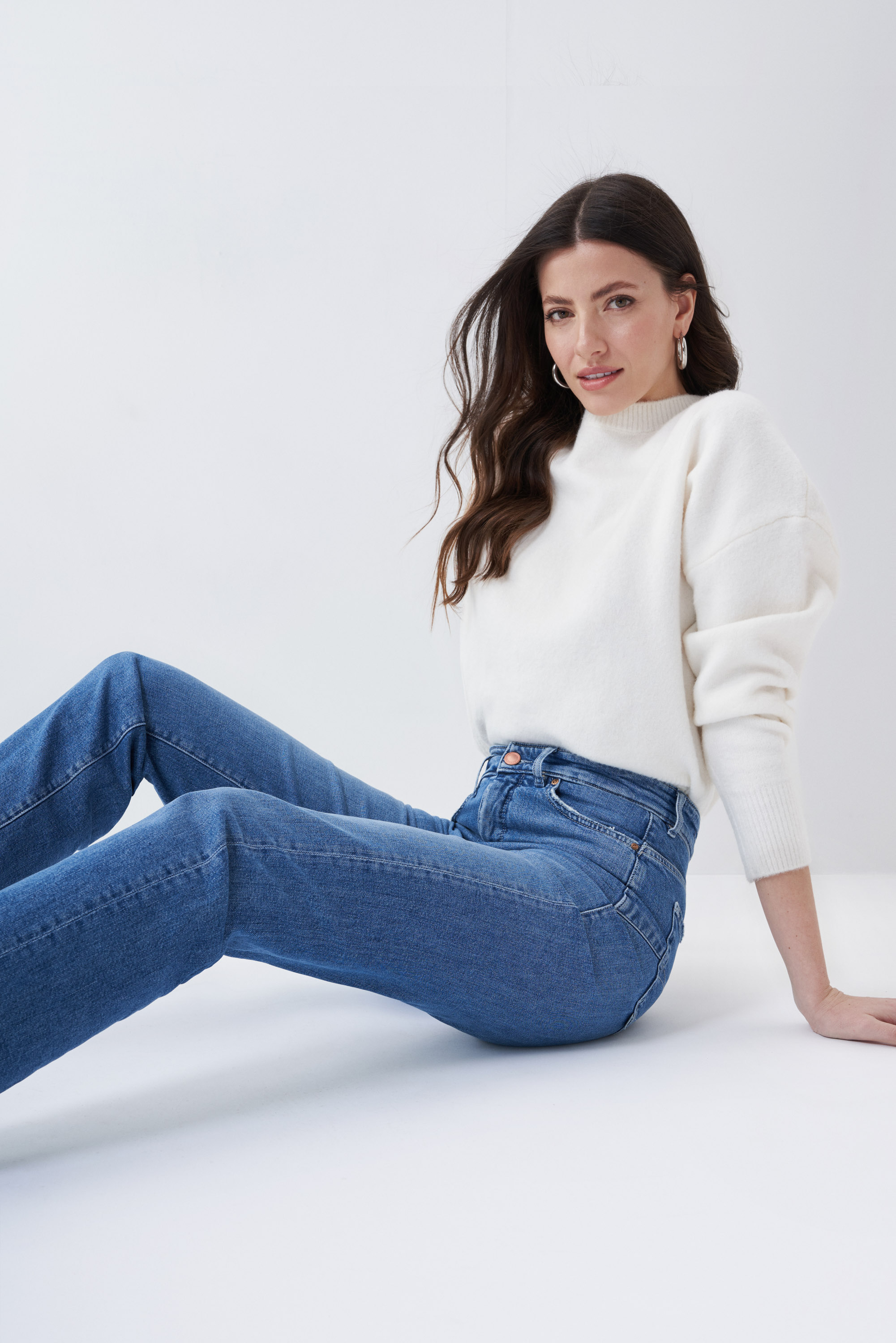 Começa a suar só de pensar em experimentar jeans? Veja como lhe ficam só com um clique