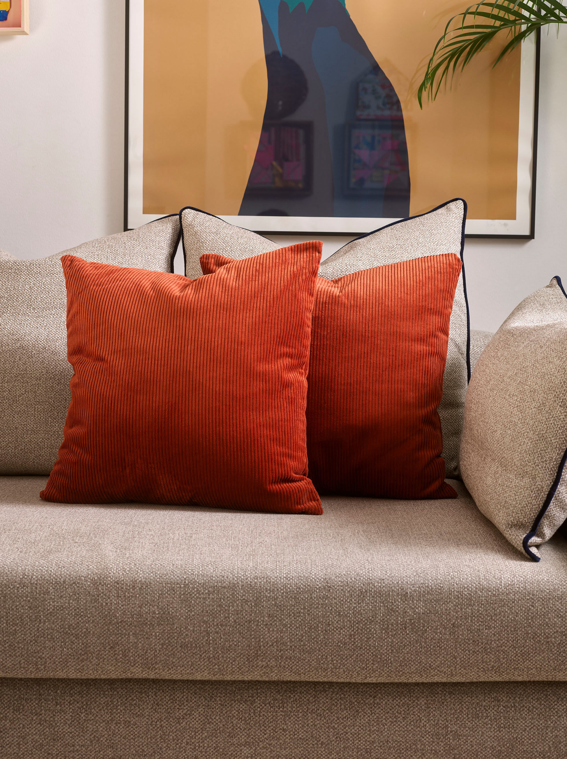 Almofadas coloridas e as bases para copos mais fofinhas. Parfois lança coleção para a casa