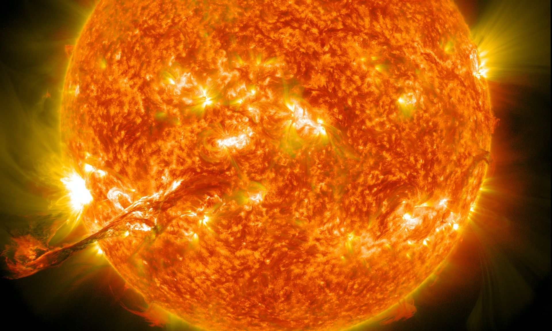 Cientistas portugueses em projeto que usa machine learning e IA para prever erupções solares
