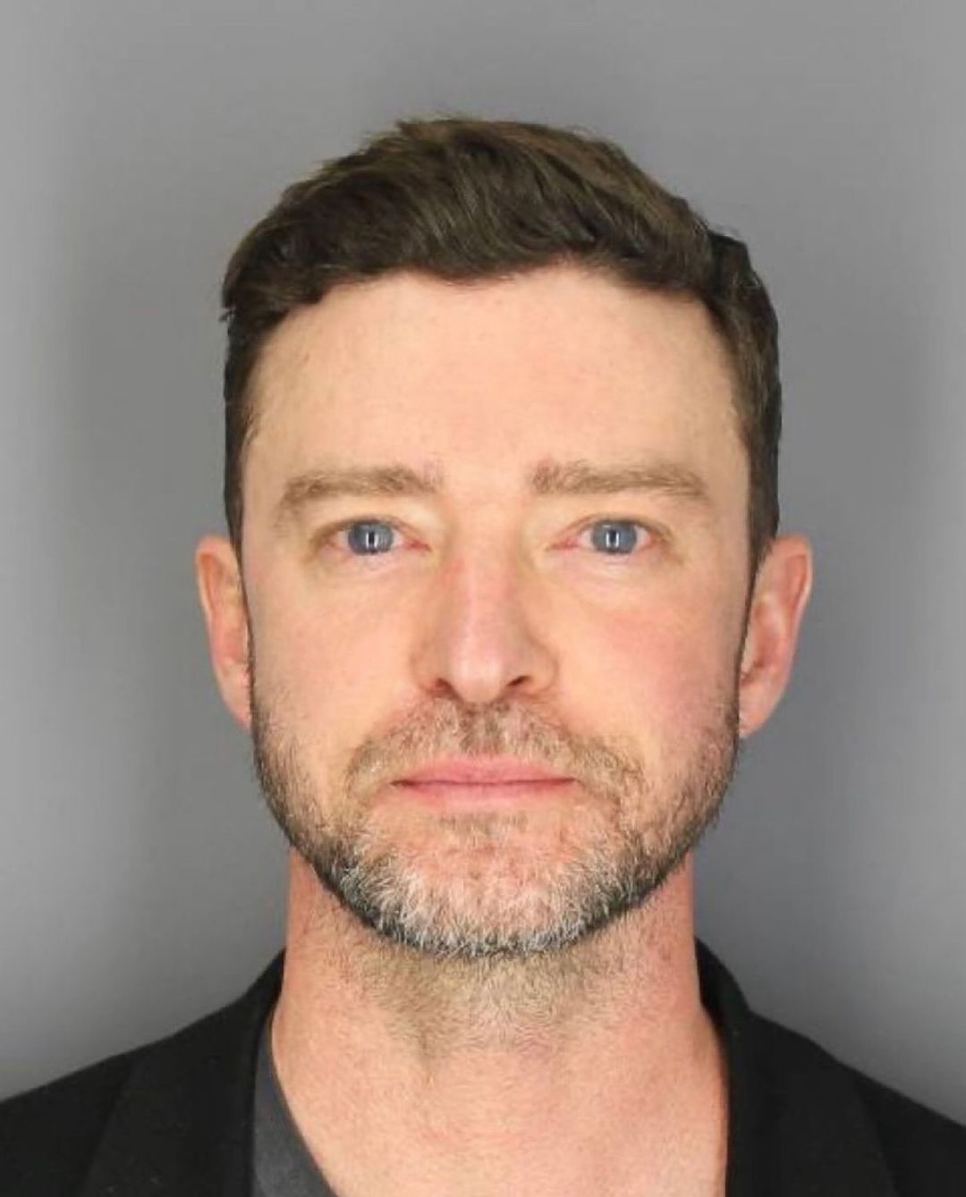 “Um martini”, a vingança de Britney e o polícia que não o conhecia. Tudo sobre a detenção de Justin Timberlake