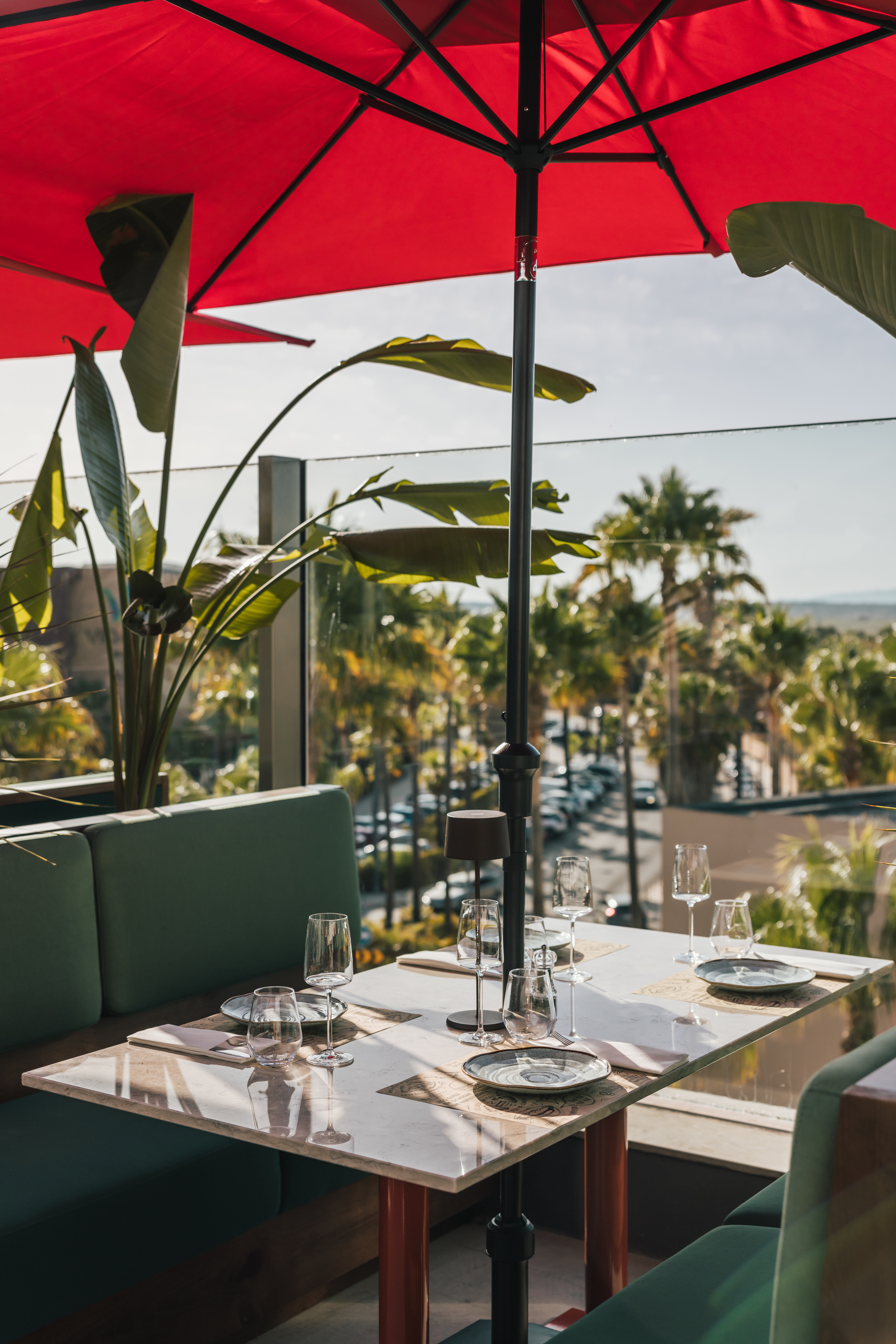 Tem até ao final do mês para jantar nesta esplanada instagramável de Olivier. Quanto custa aqui comer?