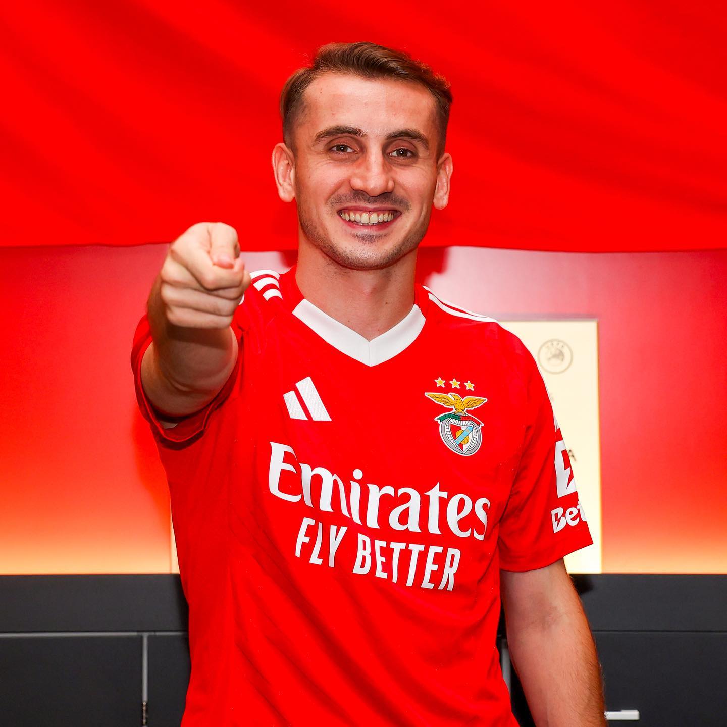 Benfica está sem treinador, mas tem novo reforço. Veja 9 fotos de Kerem Aktürkoğlu longe dos relvados