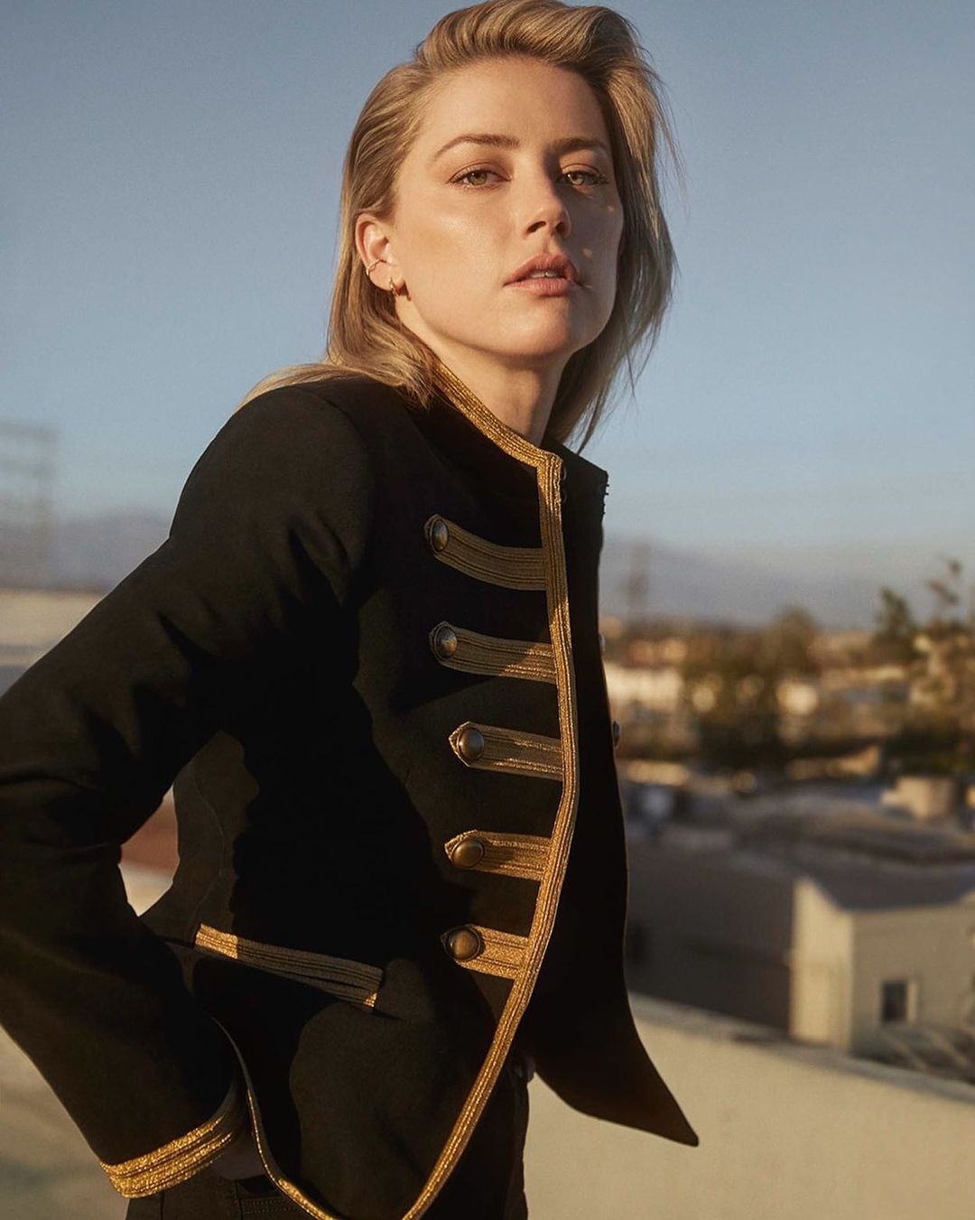 Novo país e novo nome. O que é feito de Amber Heard, ex de Johnny Depp?