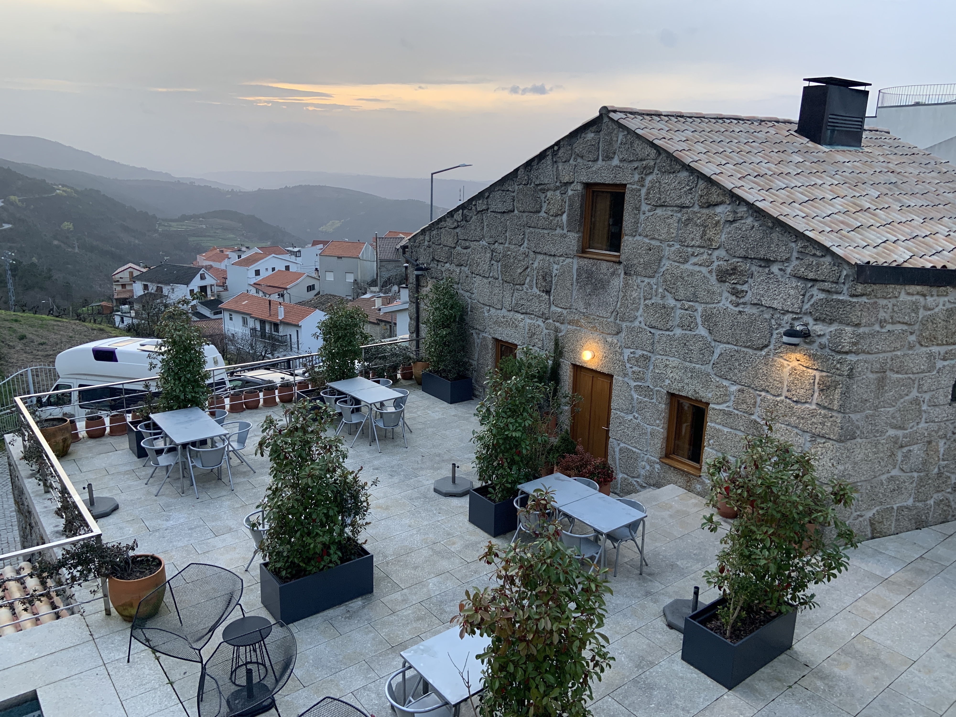 Casas da Lapa. Este refúgio na Serra da Estrela vai redefinir o seu conceito de relaxamento