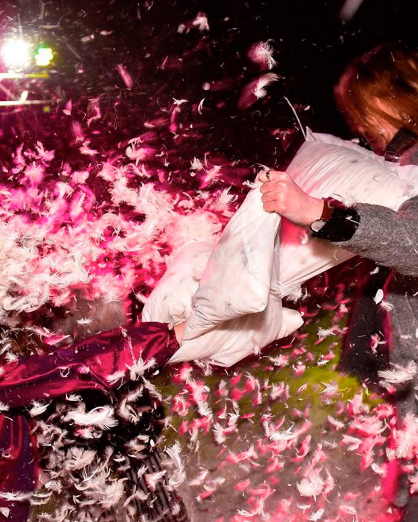 A terra da felicidade está em Madrid e Londres. Há desde luta de almofadas a sala de pipocas